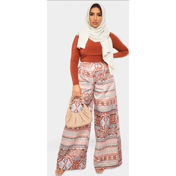 Prettylittlethings Paisley Print Wide Leg Pants - Picture 2 of 6